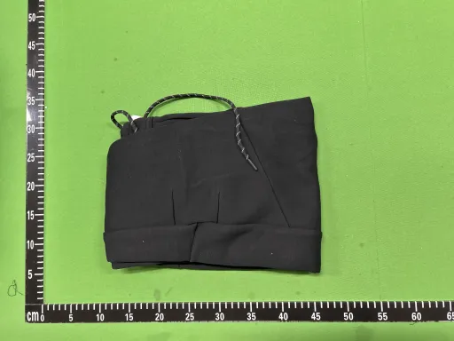 黑色