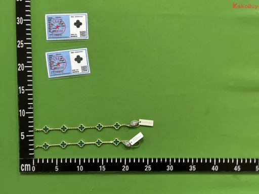 黄金色孔雀石