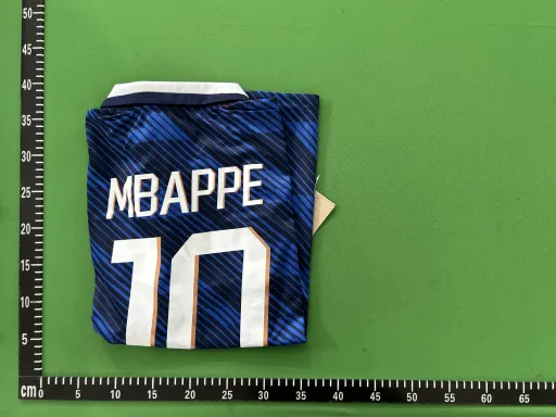 尺码:M ( + world cup 2 Badges)