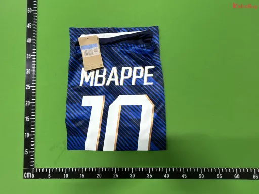 尺码:M ( + world cup 2 Badges)
