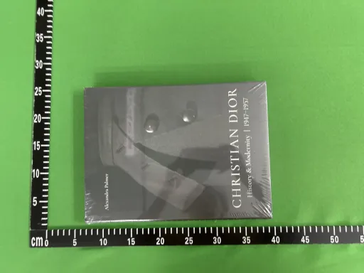 分册名:Christian Dior： History