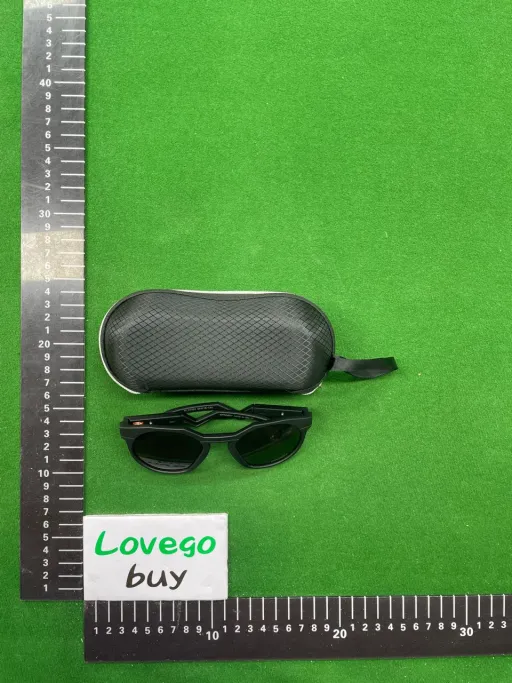 Black Frame, Brown Lens