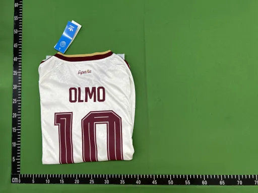 尺码:M ( + world cup 2 Badges)