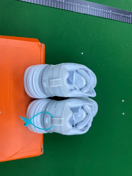 纯白