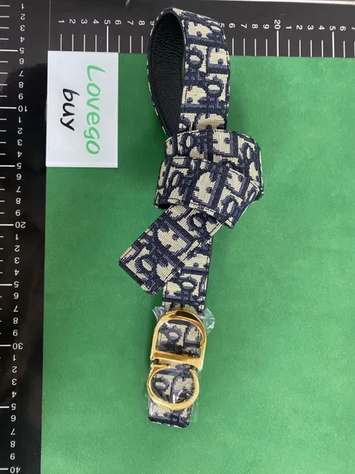 style: 蓝色金扣