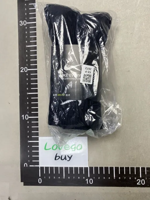 model size: Black high top towel bottom (one card=three pairs)