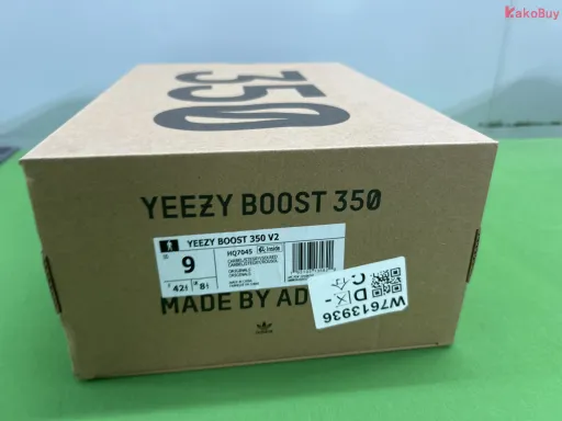 休闲鞋:HQ7045