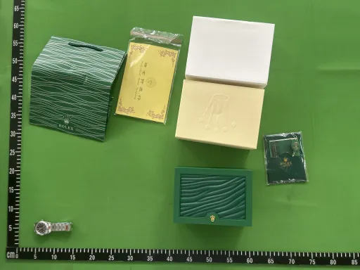 型号尺寸:银壳灰盘·三珠表带