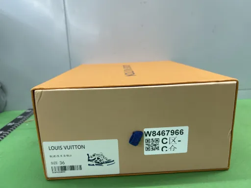 配色:白蓝