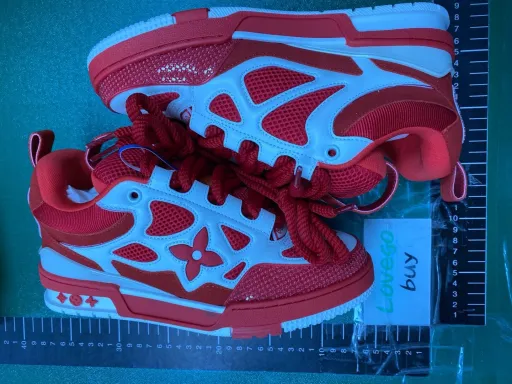 Color matching: 白红色