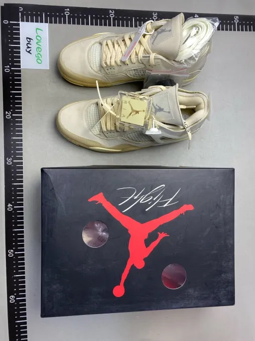 配色: Ow x Aj4 白帆