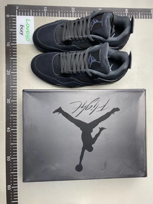 配色: AJ4 Black Cat