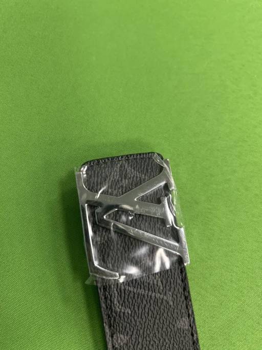 黑花银扣