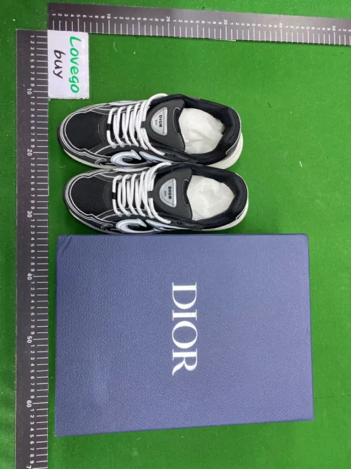 Color matching: ReflectiveCD30-Black