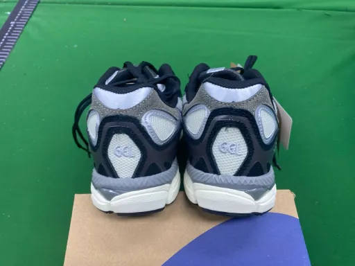 Shoe size: 42