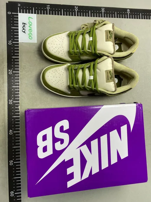 Style and color matching: DUNK SB Yuto Green White HF8022-300
