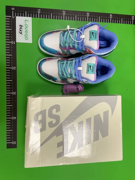 Style color matching: S2 Futura Laboratories x Dunk HF6061-400