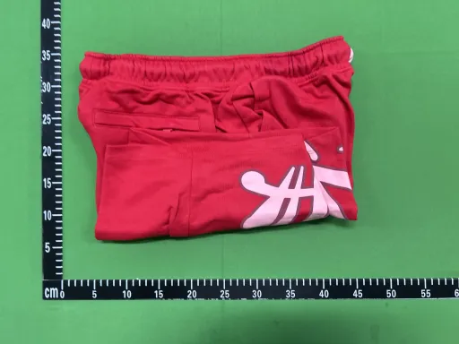 红色短裤