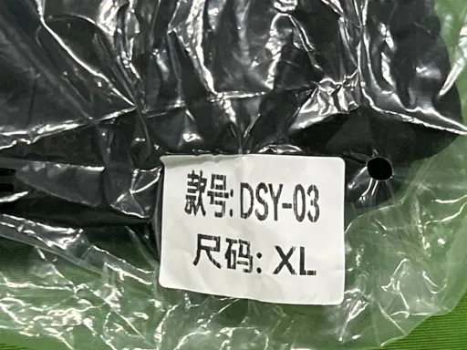 黑色短裤