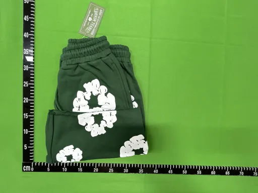 8611绿短裤