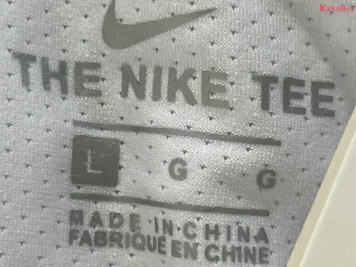 白色短袖