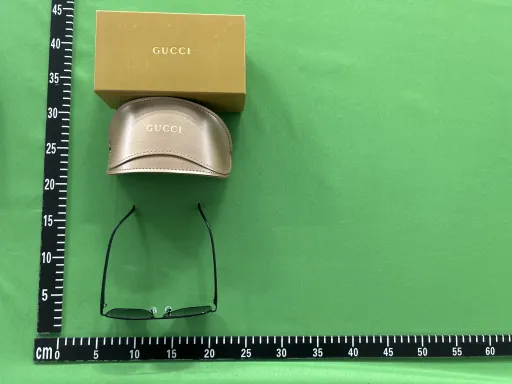 黑框黑灰片