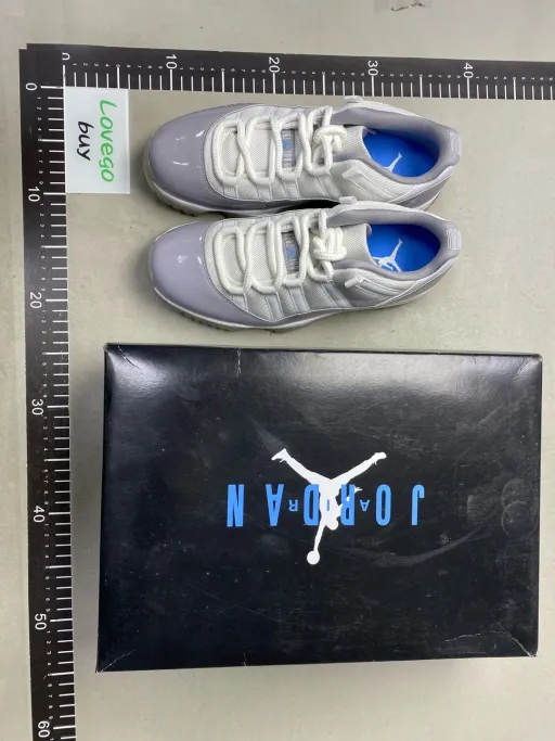 Style color matching: [J11] Cool Grey Low 528895-003
