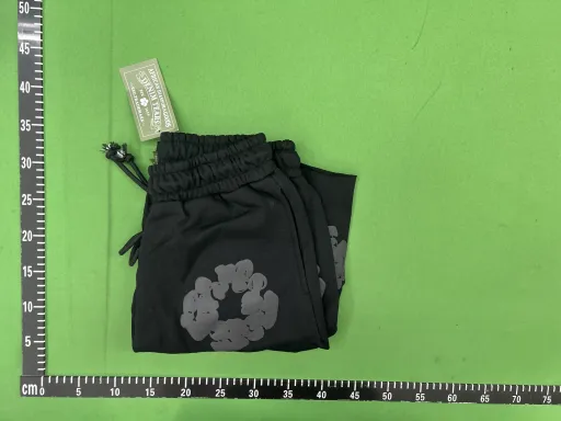 黑灰短裤