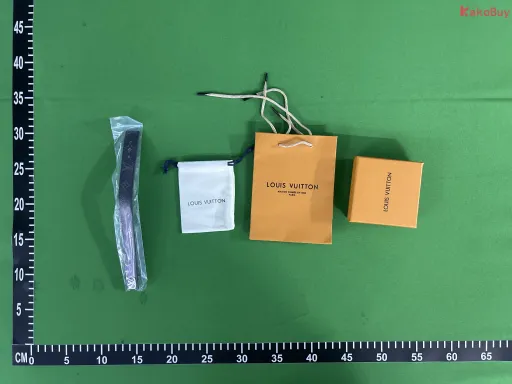 款式:白色大印花