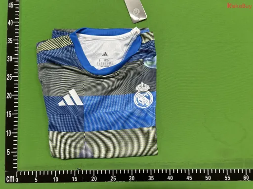 款式:25-26皇马赛前训练服
