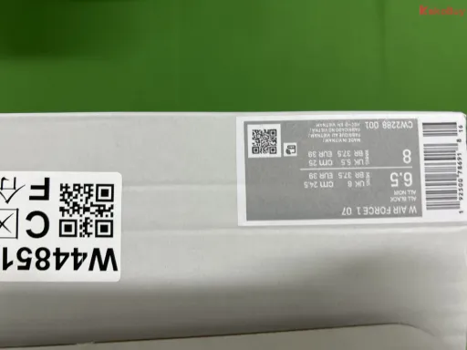 配色:全黑