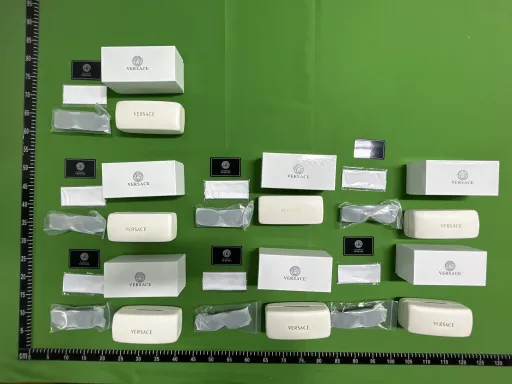 黑框黑灰片