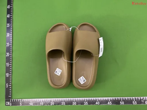 椰子拖鞋暖棕色