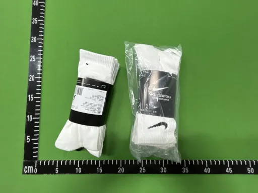 款式:three pairs of  white long