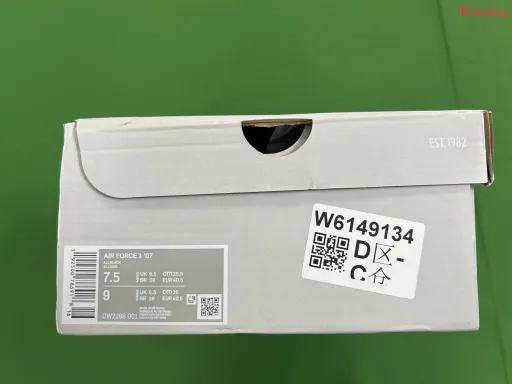 款式配色:AF1 纯黑低帮CW2288-001