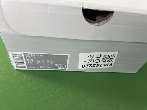 style:af1 white (Medium-Insane Quality)