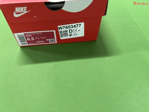 配色:Dunk 灰白