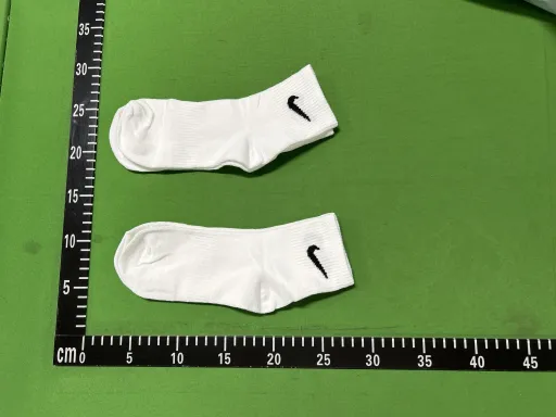 款式:a pair of white