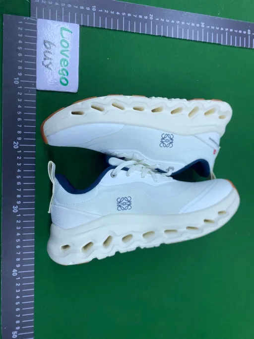 colorways: 白藏青 2代