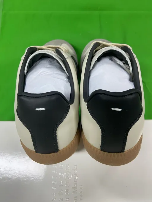 AZ12