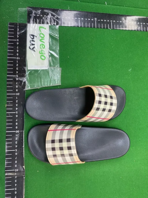 Bally Women's Shoes: 经典格子