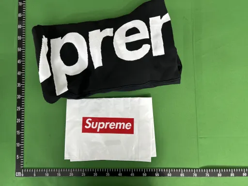 Black (knitted stitching)