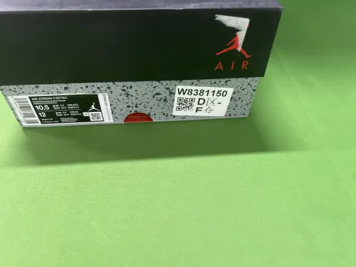 配色:Aj4 黑红雷电 CT8527-016