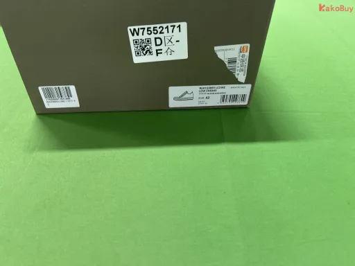 低帮纯白粗鞋带皮面