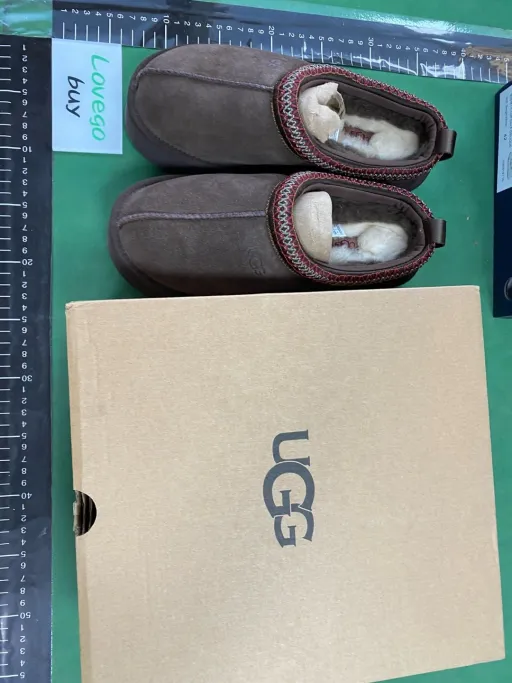 Style color matching: Top UGG 1122553 厚底名族风 深棕色