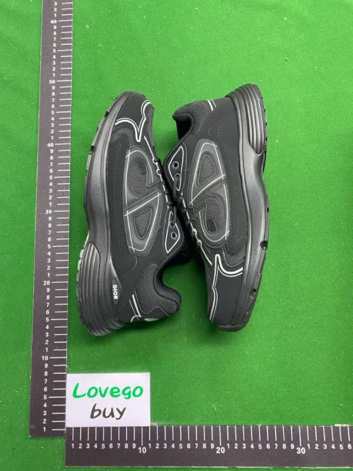 Color matching: Triple Black