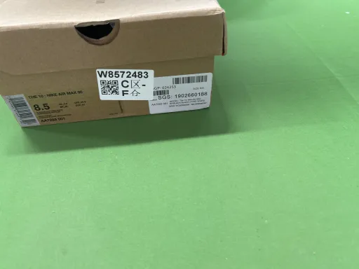 配色:MAX 90 黑白 AA7293-001
