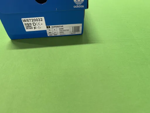配色:EG4958 白黑