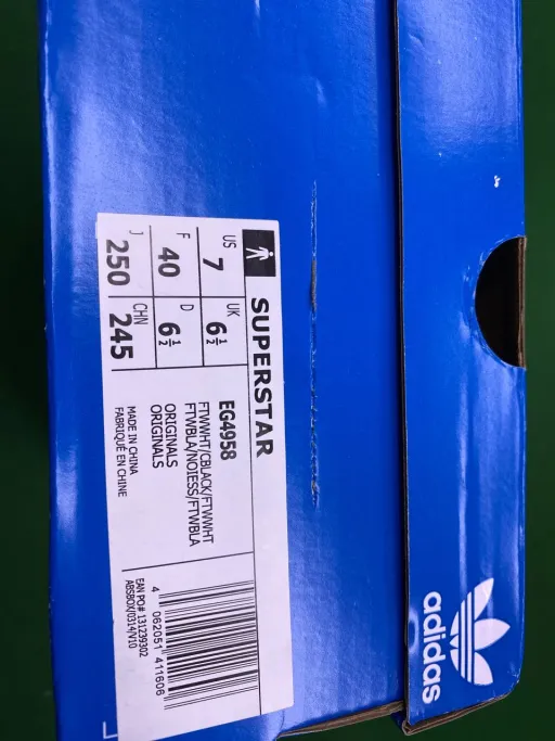 Color matching: EG4958 白黑