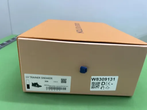 配色:黑白SK811